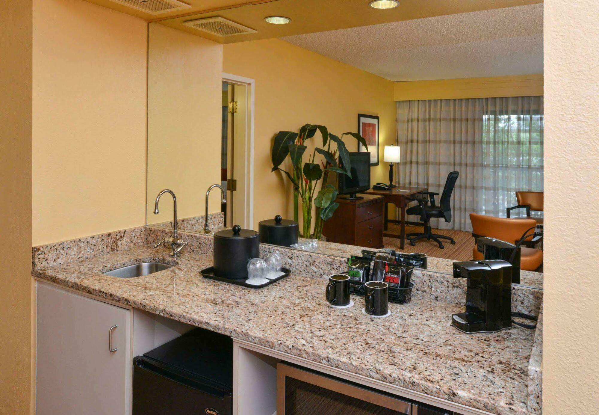Courtyard By Marriott 3*